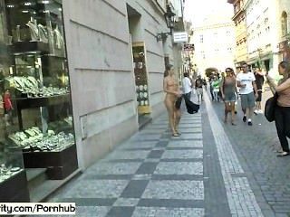 Süßen Babes Nackt Auf öffentlichen Straßen