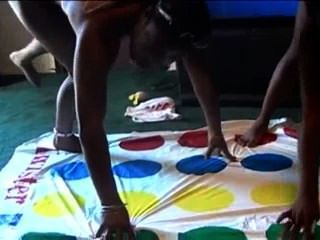 Schwarze Mädchen Spielen Nackt Twister