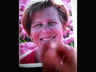Gerda Erhält Eine Volle Ladung Sperma Auf Ihrem Gesicht