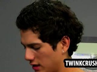 Drei Teen Twinks Ficken Sich Gegenseitig Ohne Sattel Und Saugen Schwanz