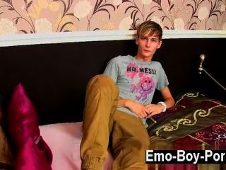 Homosexuell Video Connor Levi Ist Ein Schlankes Und Kühle Britische Typ, Der Ein Wirklich Hat