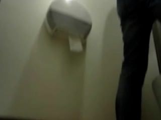 Guy Ass Im Badezimmer Serbien