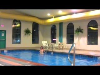 Rotschopf Maddie Schwimmt Im Hotel Pool Zeigt Alle Total Nackt !!