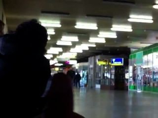 Öffentlichkeit Jerkoff Und Cum In Flughafen-terminal